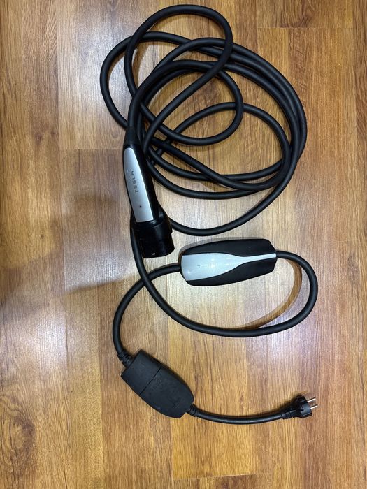 Зариадно за Тесла