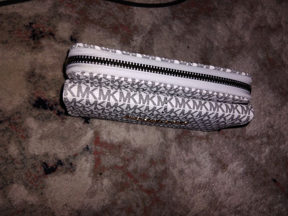 Portofel de damă nou,fără eticheta