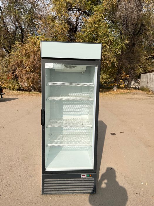 Срочно продам витринный холодильник