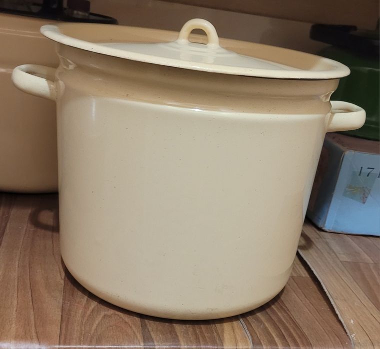 Продаётся кастрюля