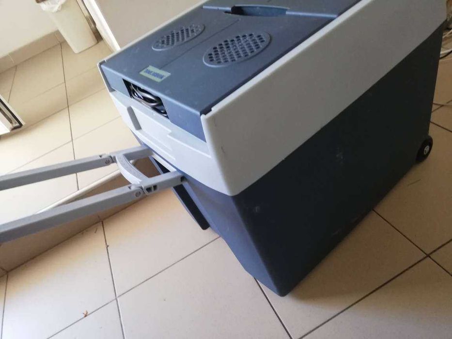 Lada frigorifica Mobicool W48 12V/230V camping