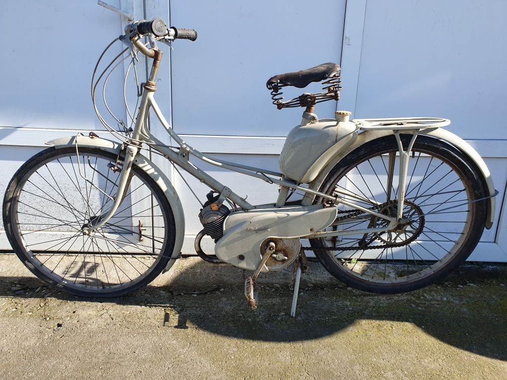 Bicicleta de epoca cu motor , an 1954 Mobylette AU 32 , 49,9 cm3