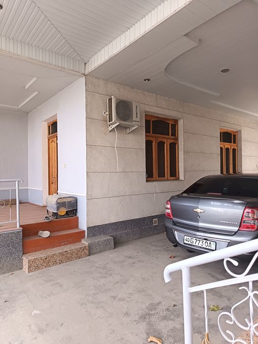 Hovli uy sotiladi tayyor