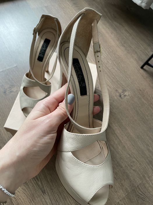 Sandale Musette, mărimea 39, piele nude/crem/beige