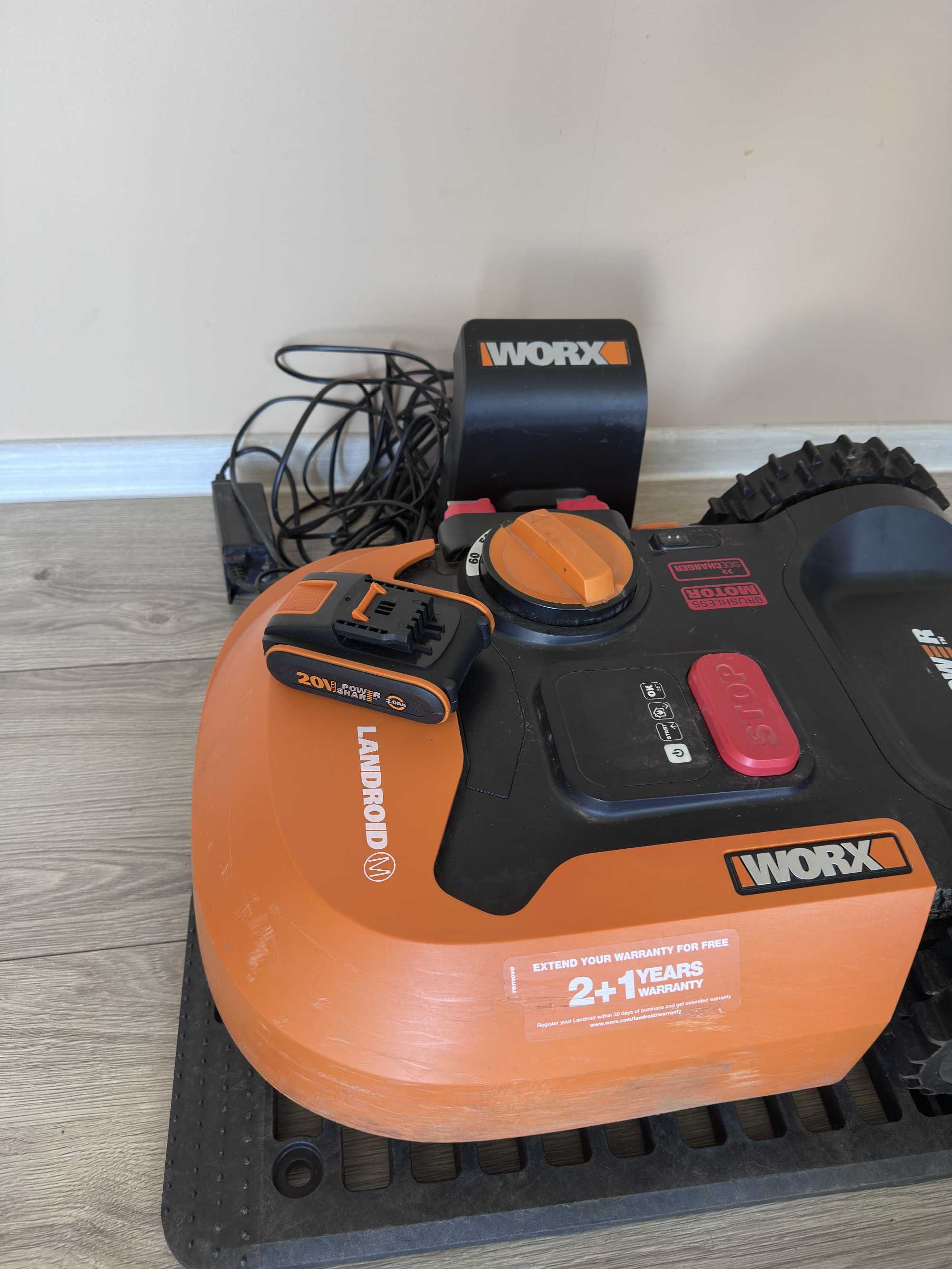 Robot de tuns iarba WORX WR141E Landroid M500