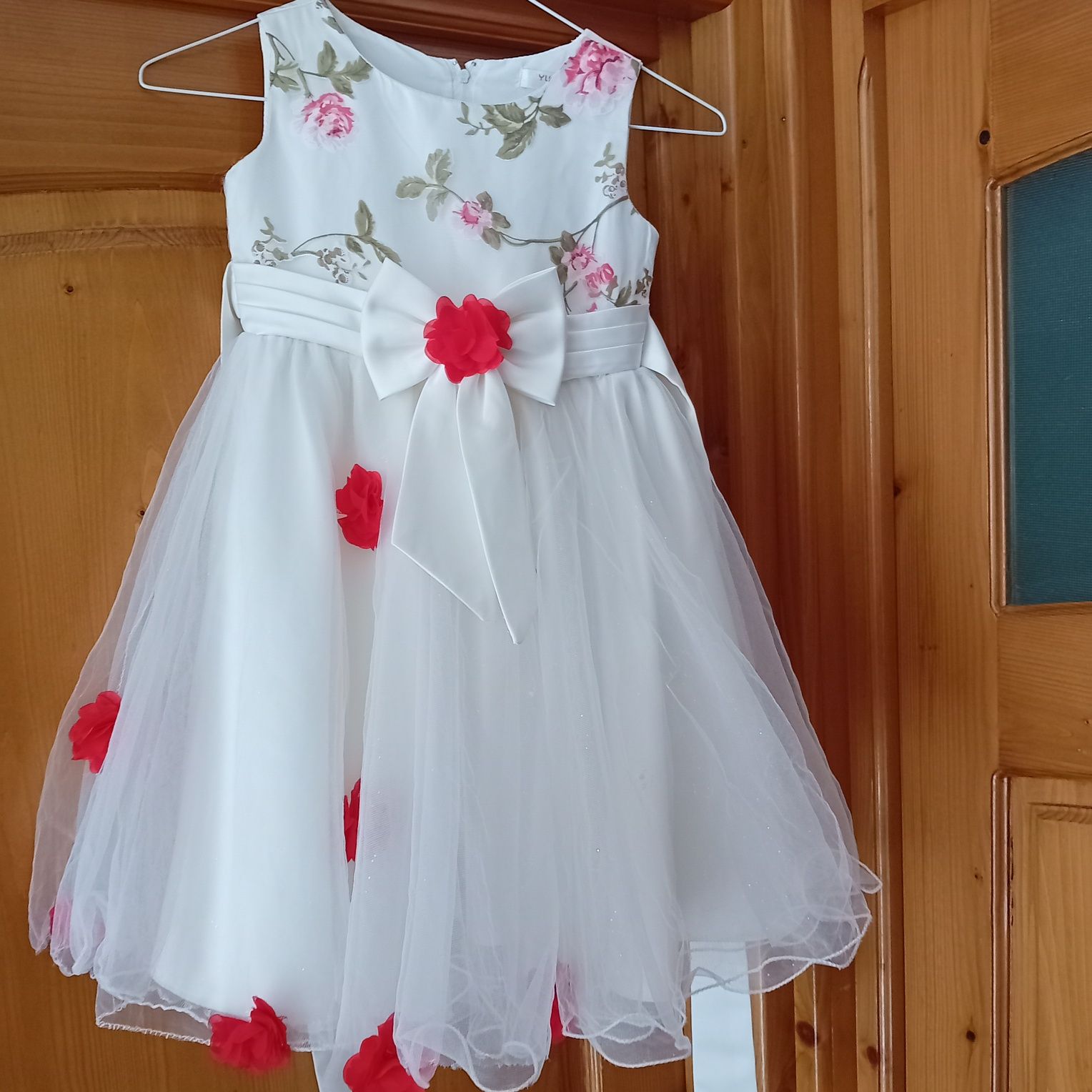 Lot rochie 6 ani și pantofi marelbo nr 29 cadou