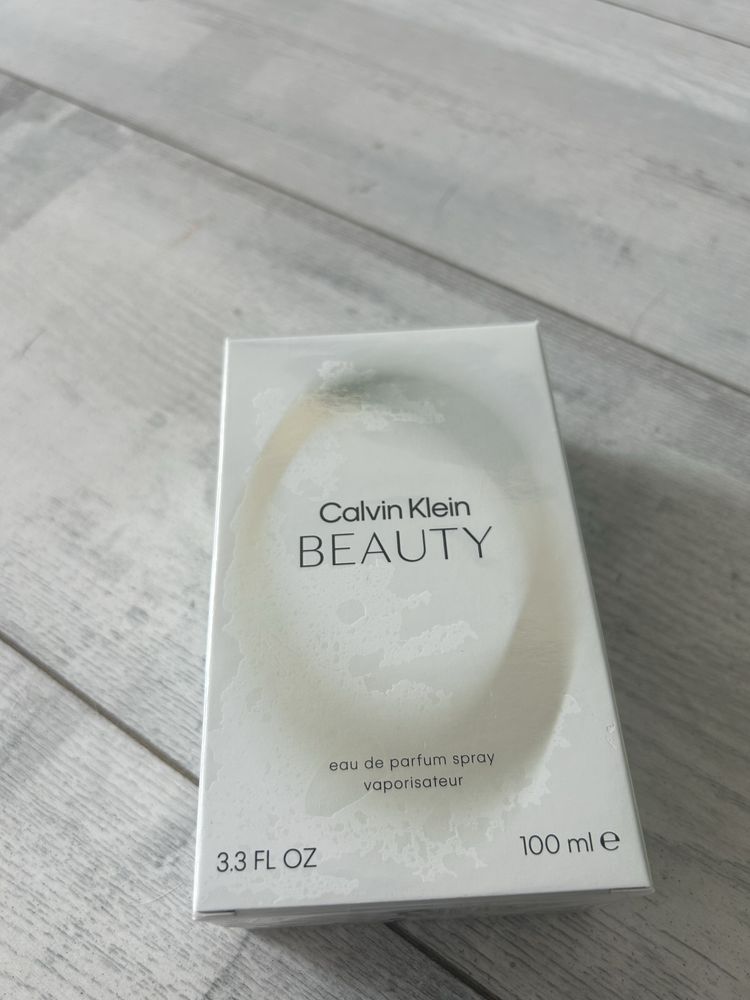 Calvin Klein “Beauty” eau de parfum