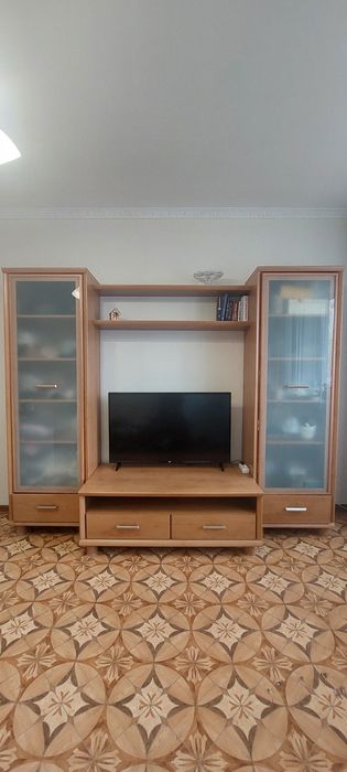 Мебель для гостиной б/у 2шкафа+тумба