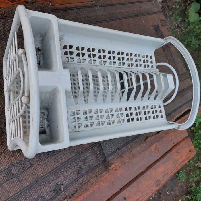 Продам сушку под тарелки в хорошем состоянии пластмассовая в хорошем с