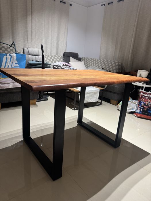 Masă lemn masiv ( salcâm )