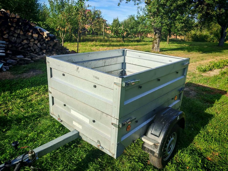 Vand remorca 650 kg in stare perfecta