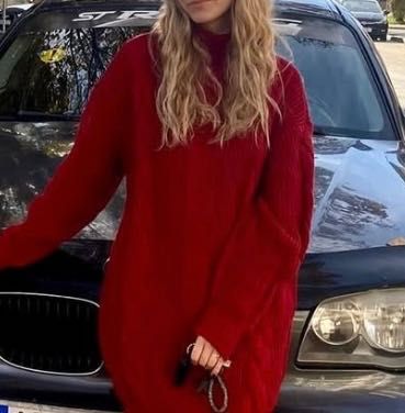 Vând rochiță croșetată de iarnă cu guler