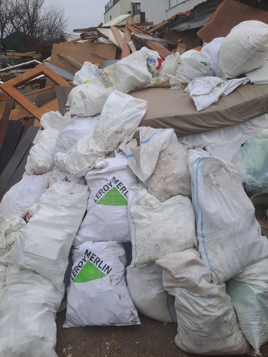 Transport Moloz / Mobila Veche / Debarasări Apartamente / Case