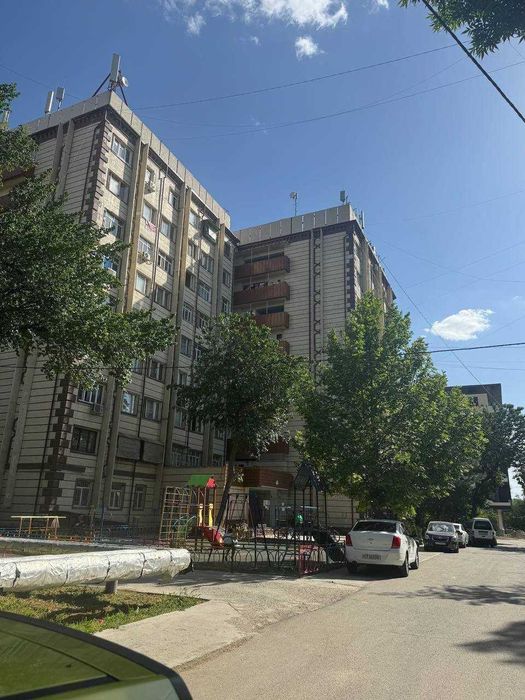 Продаётся недорого 1комнатная с удобствами.