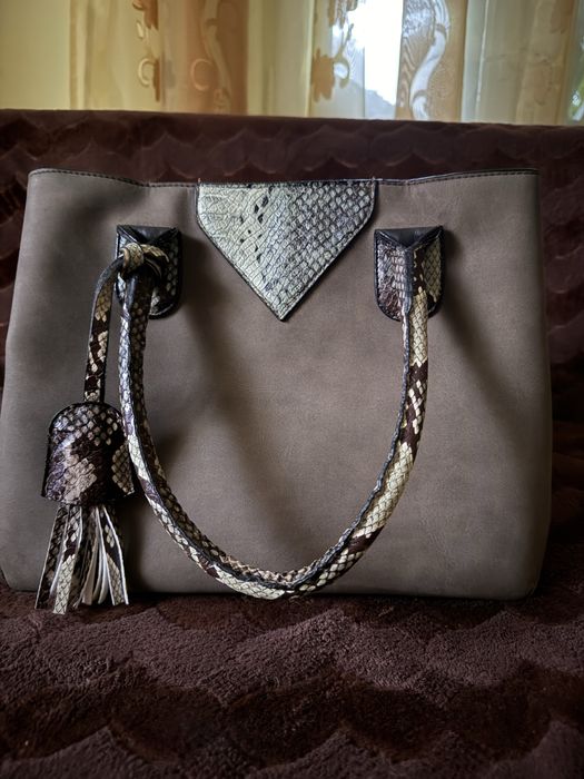 Geantă damă, elegantă, stare impecabilă