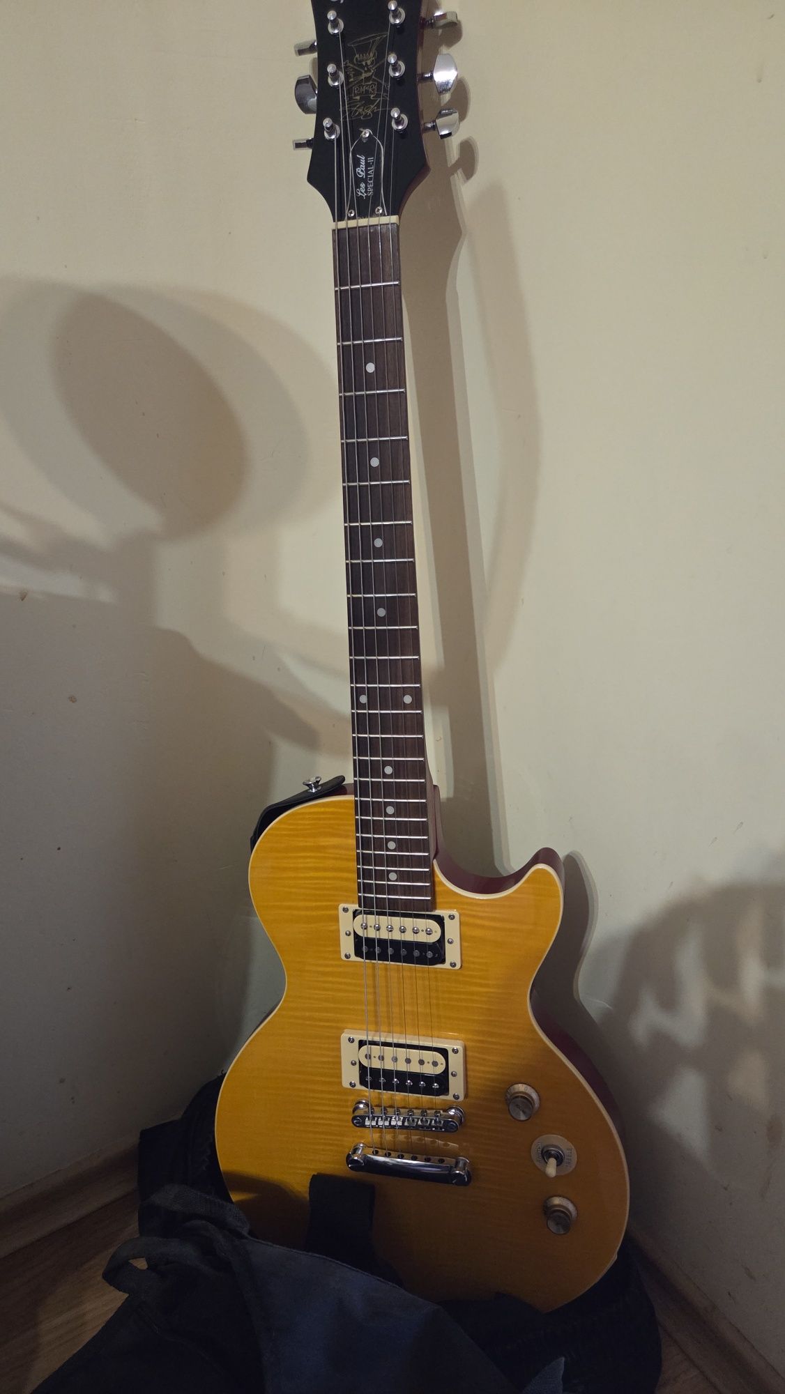 Epiphone китара и усилвател