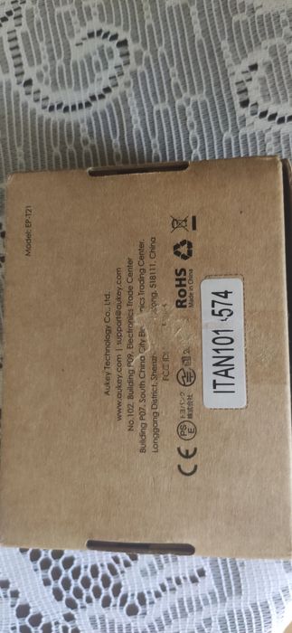 Продавам два комплекта безжични слушалки