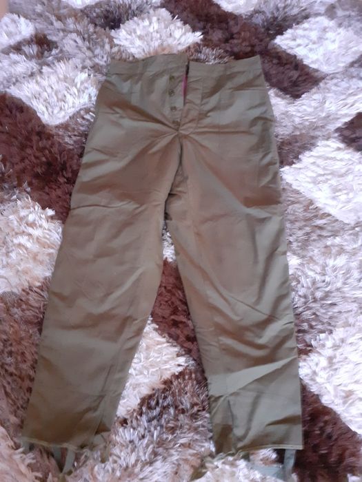 Costum militar gros.