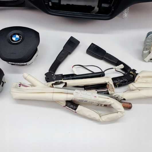 BMW seria 1 kit airbag / plansa de bord /  set centuri - pretensionere