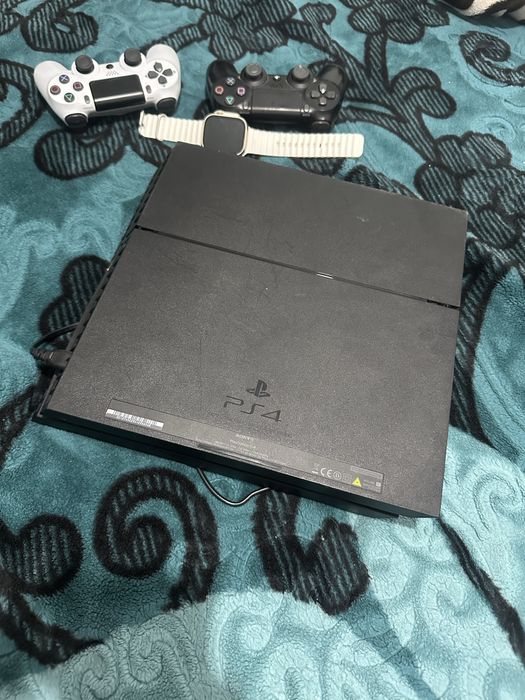 Play station 4 cu 2 manete 500gb