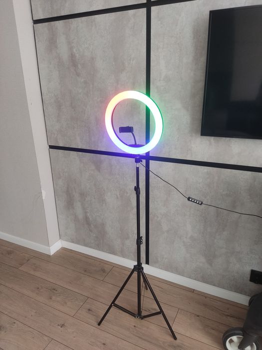 Кольцевая RGB лампа со штативом