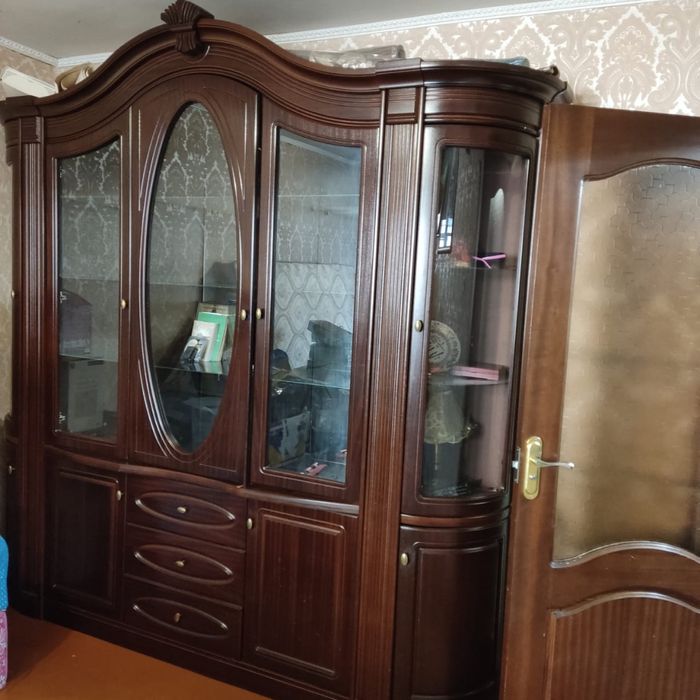 Шкаф сервизный