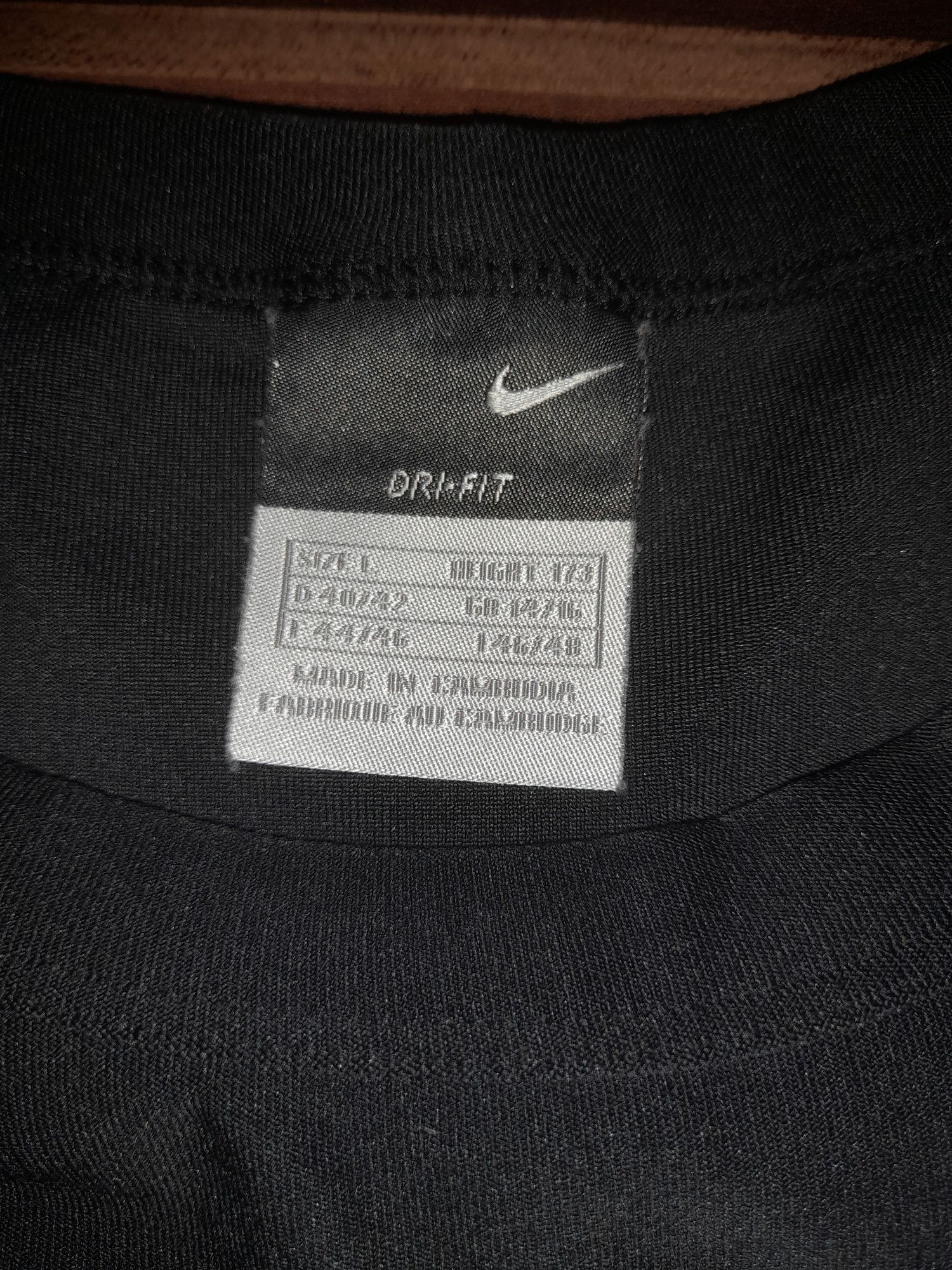 (L) Nike оригинален сет къс клин и тениска