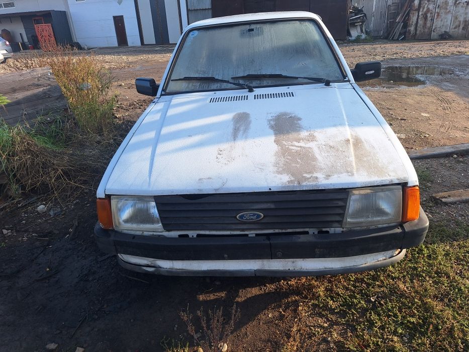 Epavă ford escort