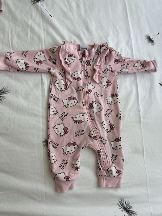 Vand 4 body intregi pentru bebelusi 1 luna