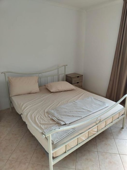 Se vinde pat de dormitor cu saltea!