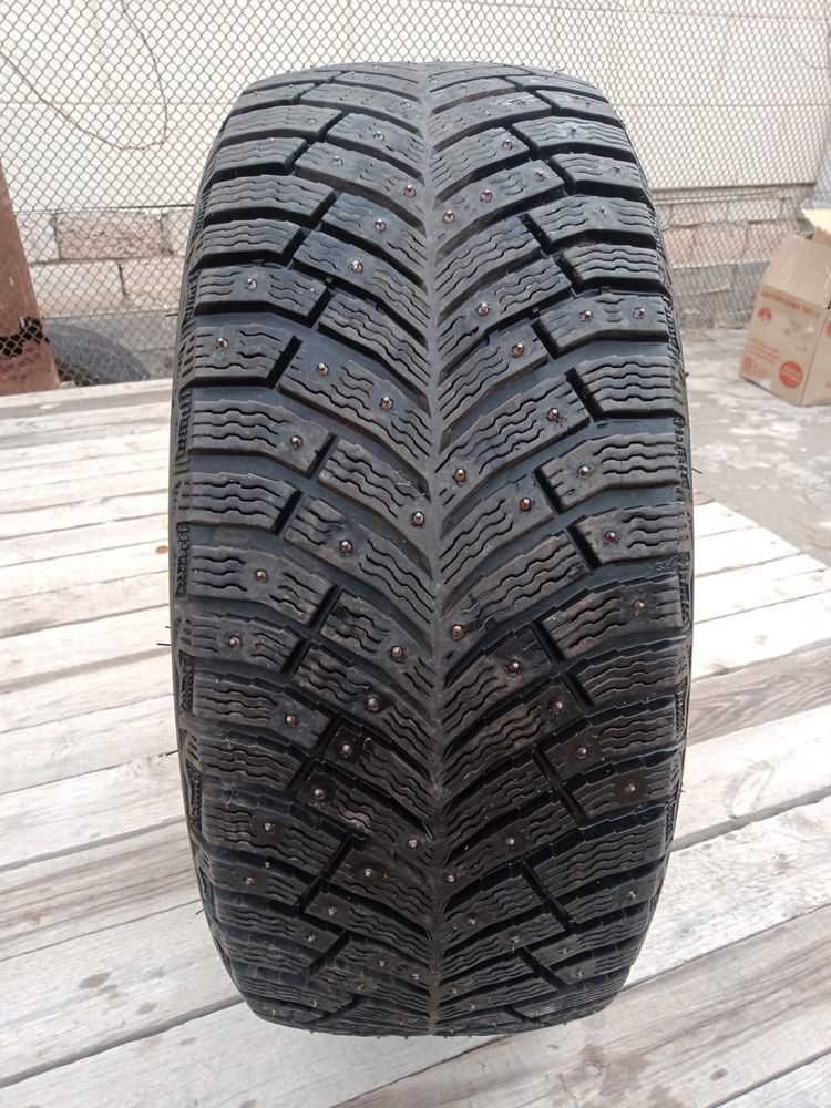 Продам зимний шипи Michelin