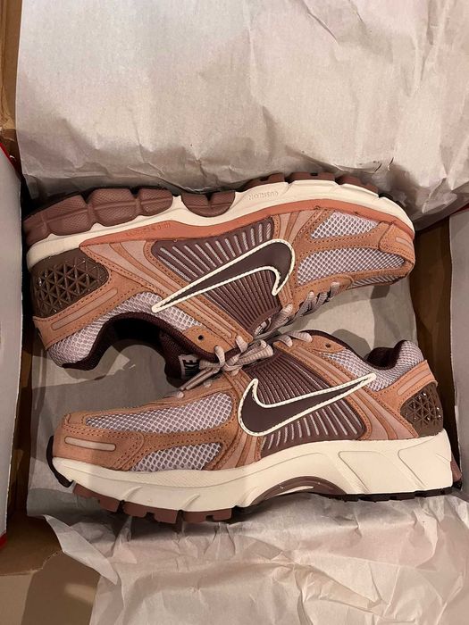 Nike Vomero 5 Dust Clay