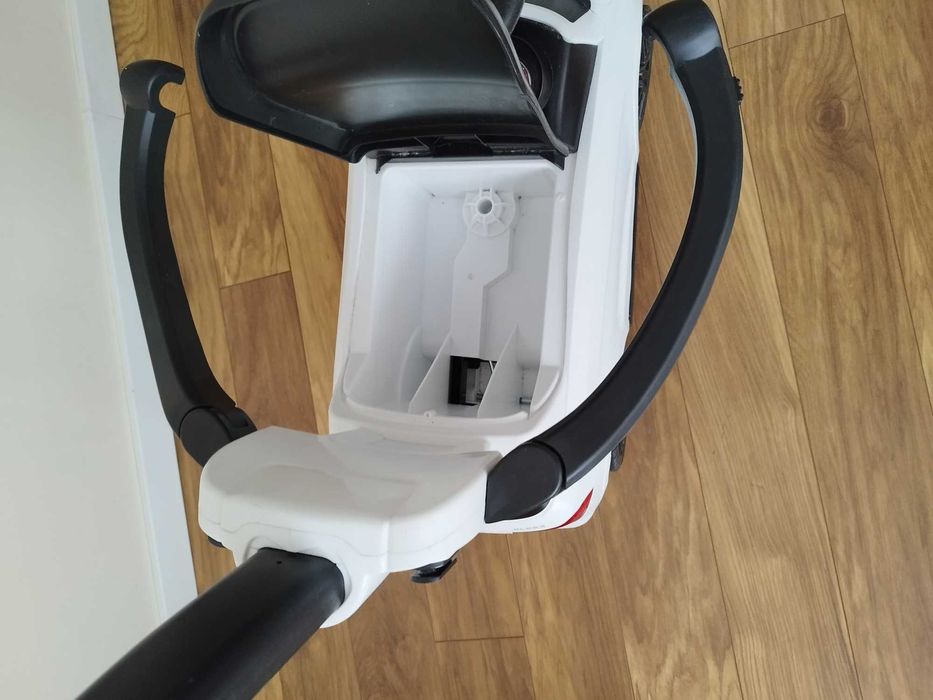 БЯЛ MERCEDES Кола за яздене с дръжка за бутане Mercedes-benz