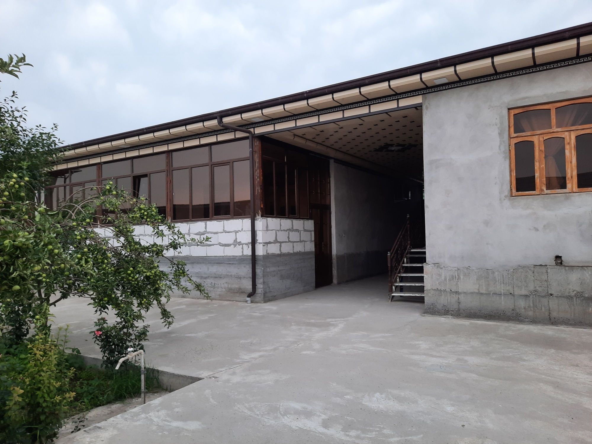 Hovli uy sotiladi 100.000 $