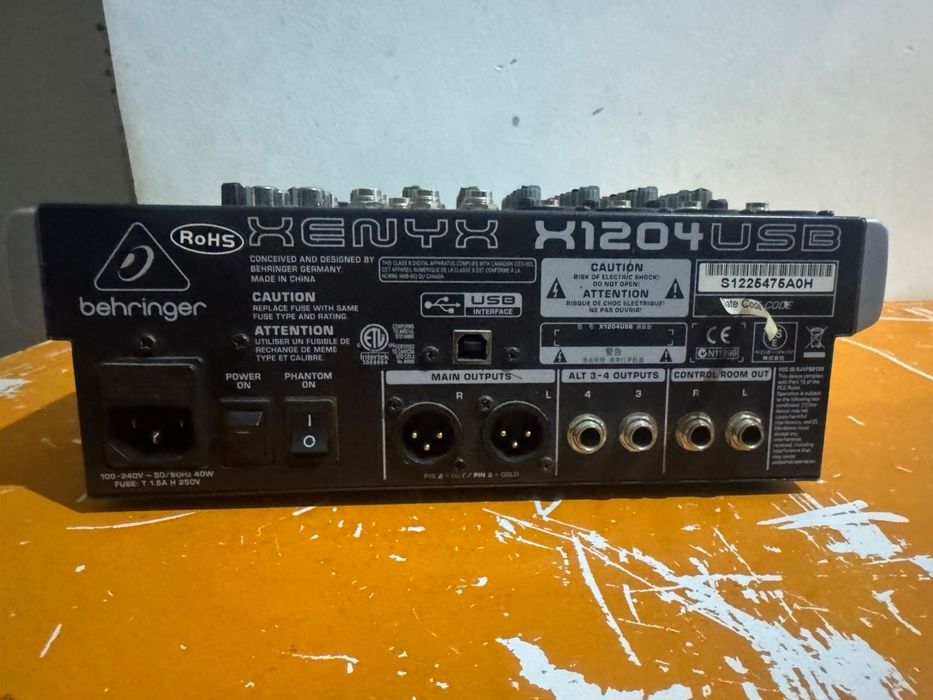 Микшерный пульт BEHRINGER Xenyx X1204USB