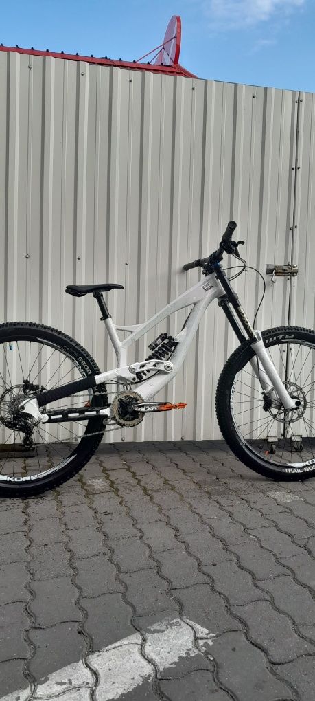 Bicicleta yt tuess downhill freeride