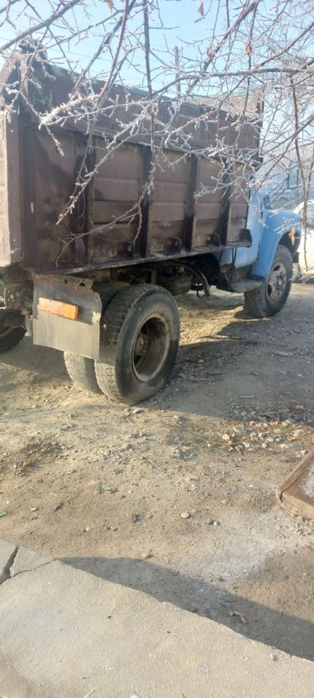 Zil sotiladi. Mtz mator.