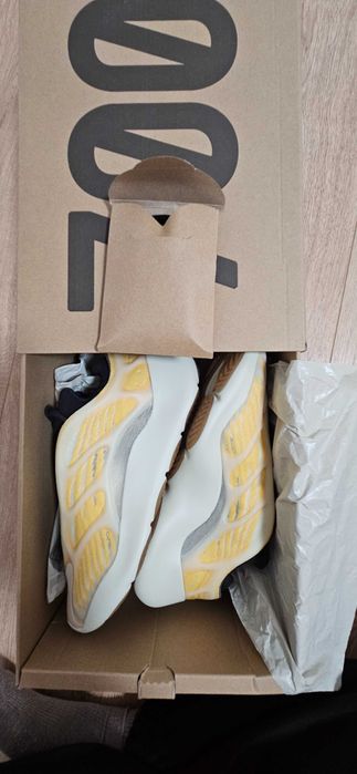 Adidas YEZZY 700 V3 - 42
