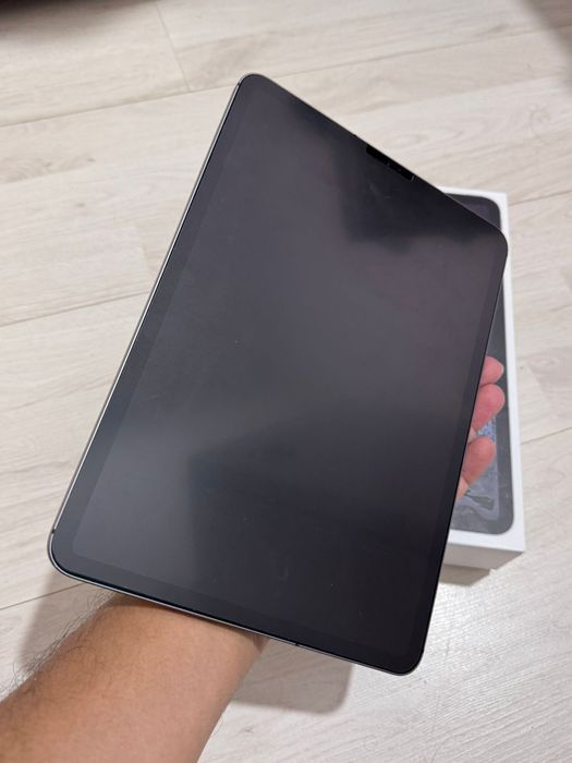 iPad Pro 11” 1st Gen Cellular 64GB – Cutie originală, stare foarte bun