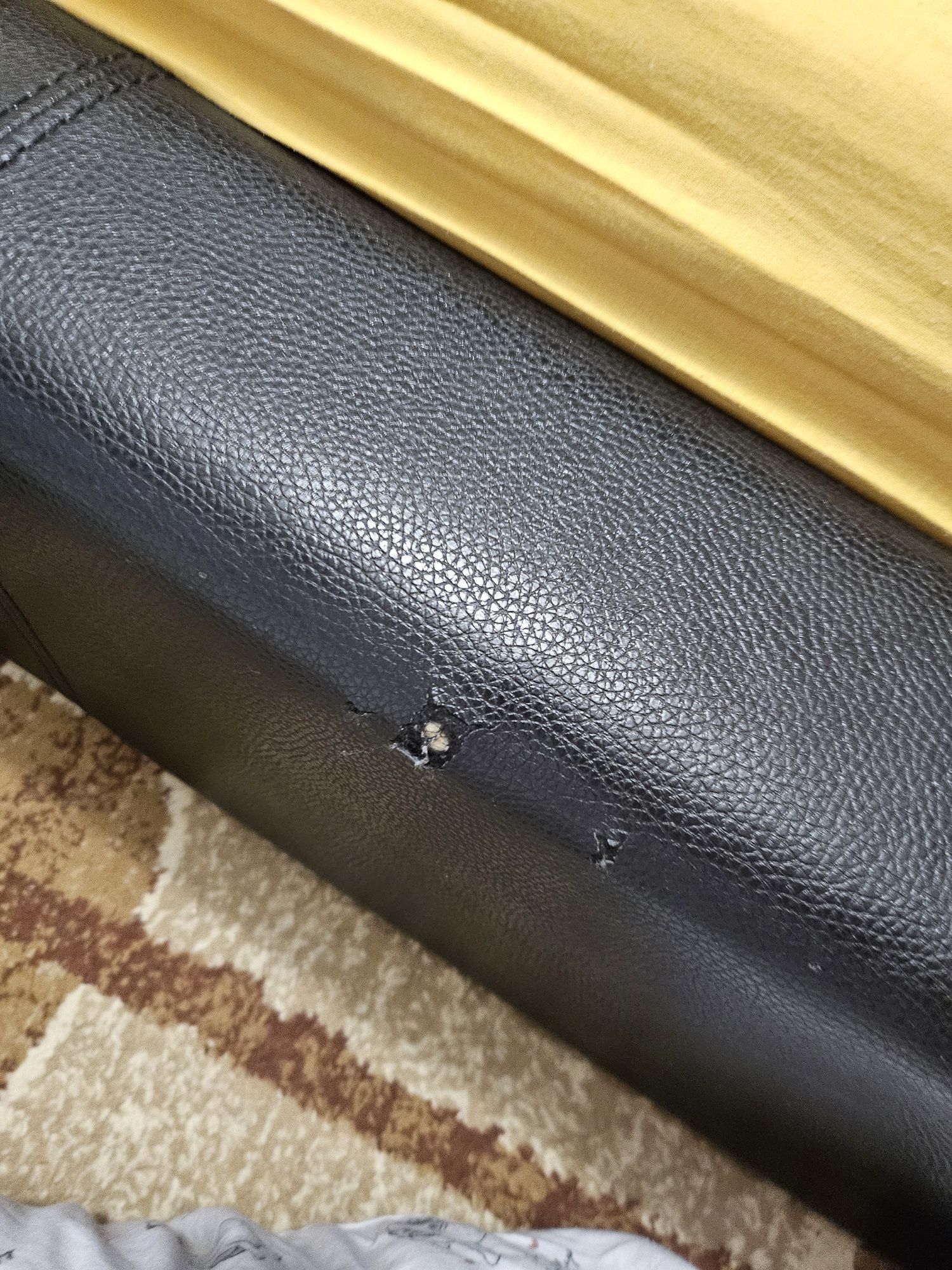 Pat de piele cu mici imperfectiuni
