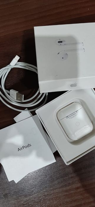 Продам наушник Airpods