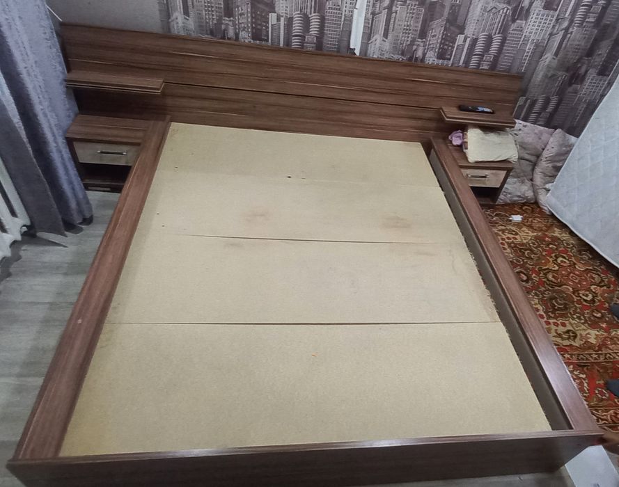 Кровать двуспальная,  без матраса