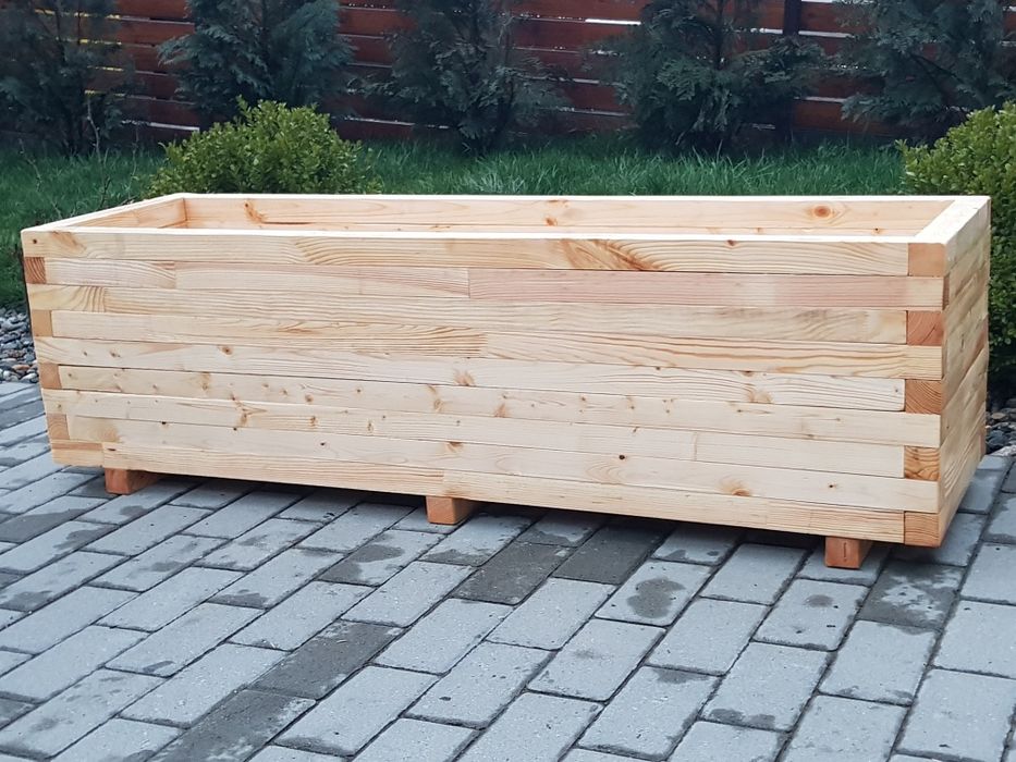 Jardiniere din  lemn