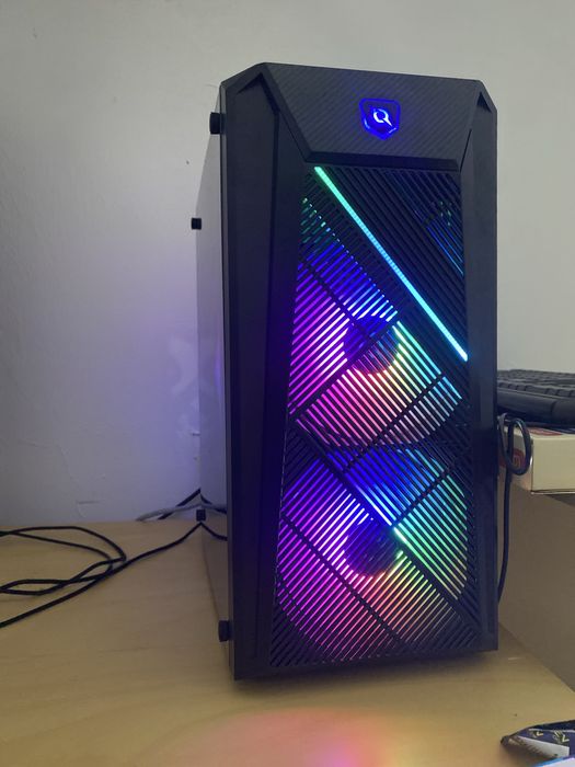 Vand pc nou cu cutie