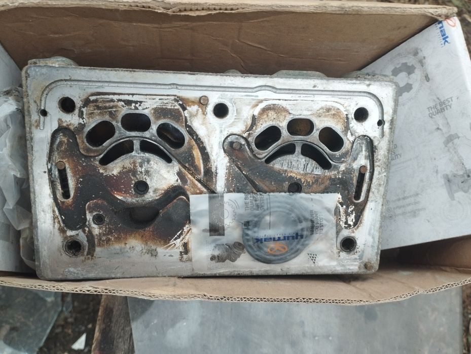 Головка компресора влагоотдилитель с краном Вольво