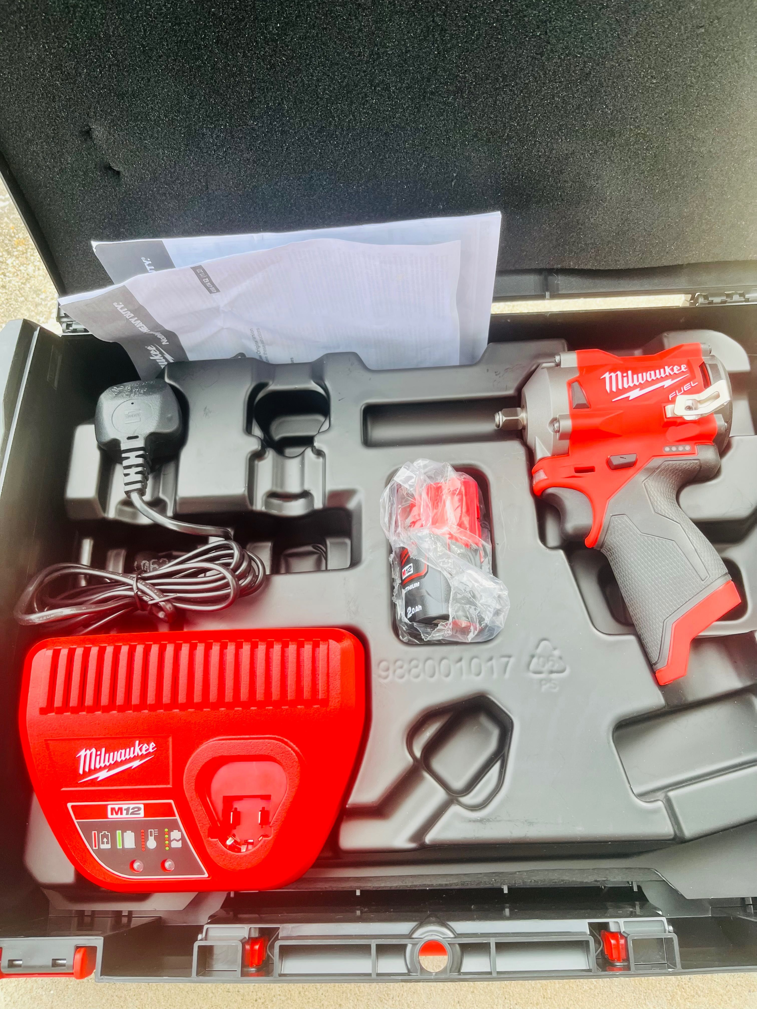 Гайковерт Milwaukee 12V 339Nm M12FIW38 3/8 захват
