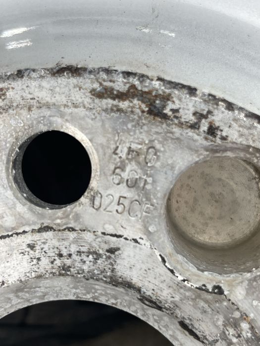 Jante aliaj originale Audi R16 cu anvelope de iarna 225 55 R16