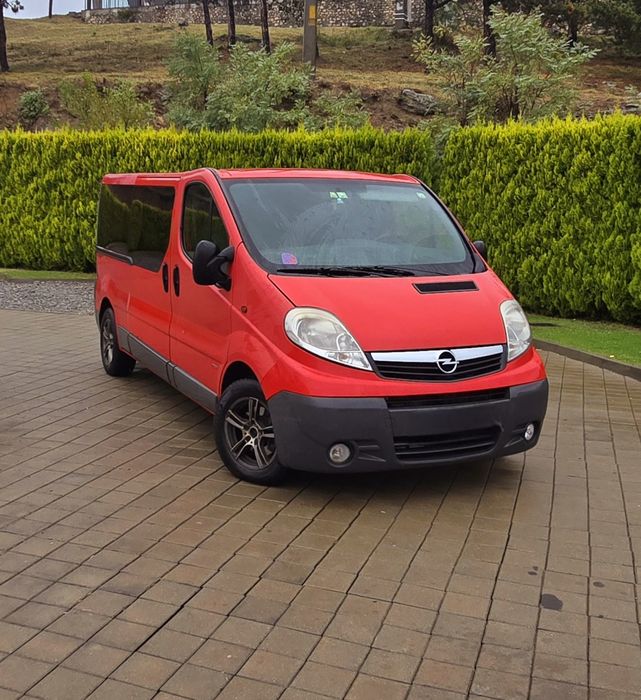 Opel Vivaro/ Renault Trafic 2014 8+1 Locuri 2.0 Diesel E5 extralung