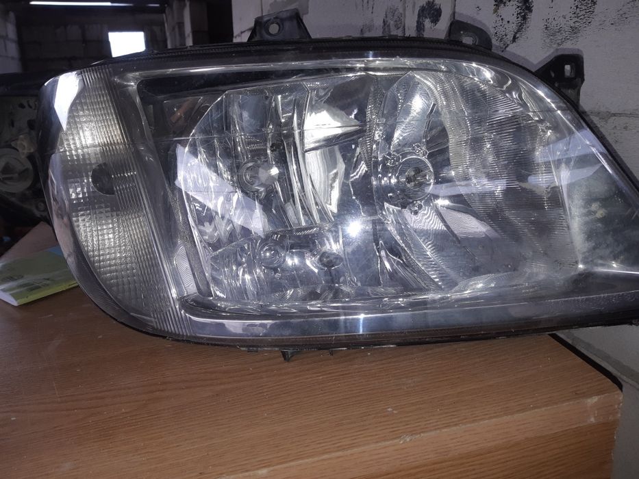 Vând faruri duba Mercedes sprinter