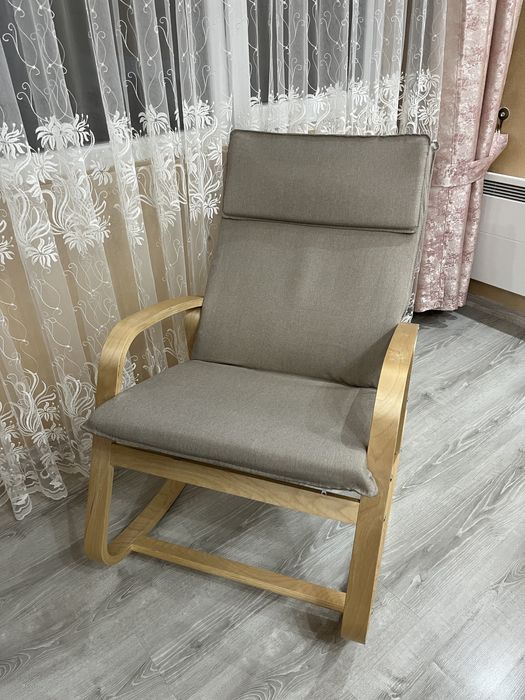 Люлеещ се стол с дървена рамка